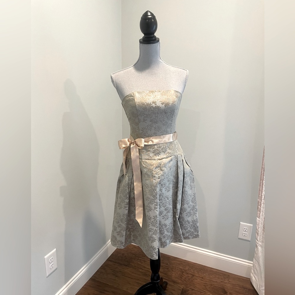 Jessica McClintock - Silver/Gold brocade strapless dress - Size 4